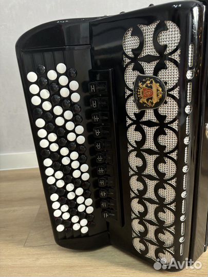 Баян Royal Standard Romance полный 4/4 концертный