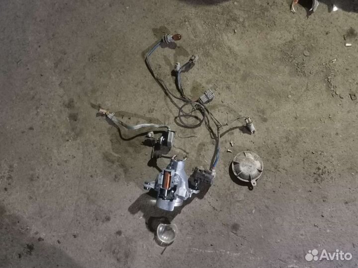 Комплектующие для фары Nissan Murano