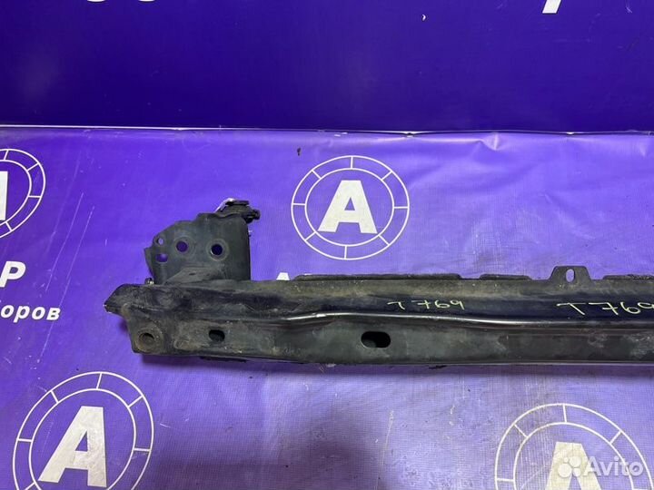 Усилитель бампера передний Volkswagen Touareg 7L