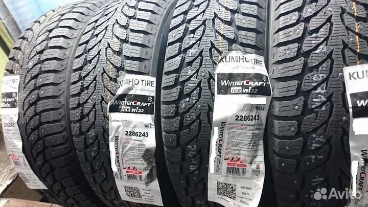 Kumho WinterCraft Ice Wi32 235/45 R17 97T