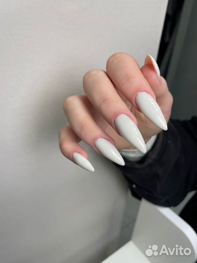 Модель на маникюр