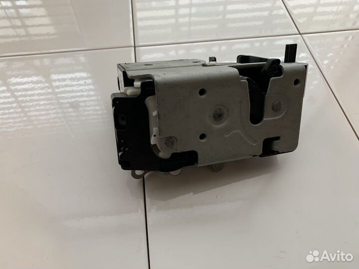 Замок двери Ford America Escape 2007-2012 Оригинал