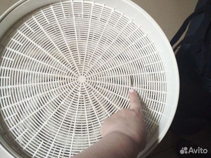 Белые поддоны от сушилки Ветерок