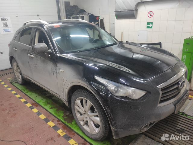 Лобовое стекло Infiniti QX70