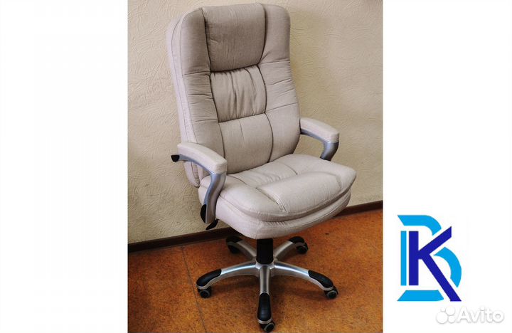 Офисное кресло 