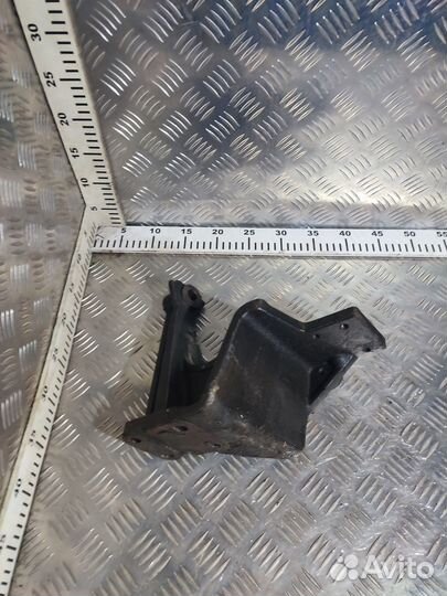 Кронштейн двс MAN 51192103067