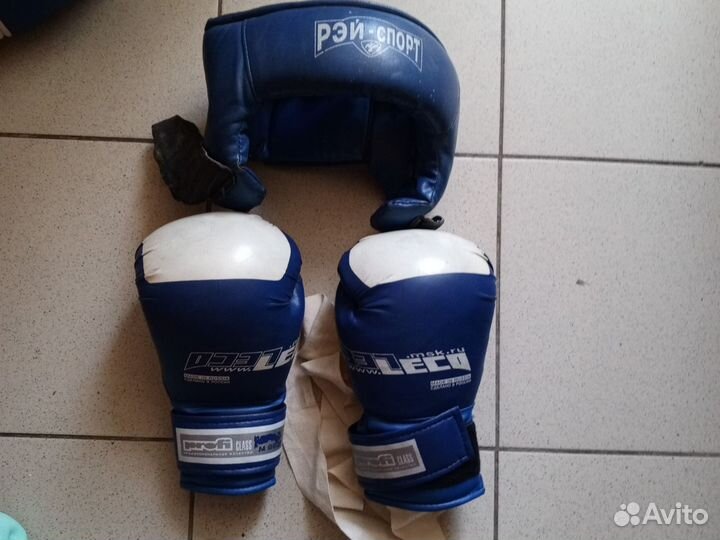 Боксерские перчатки и шлем комплект
