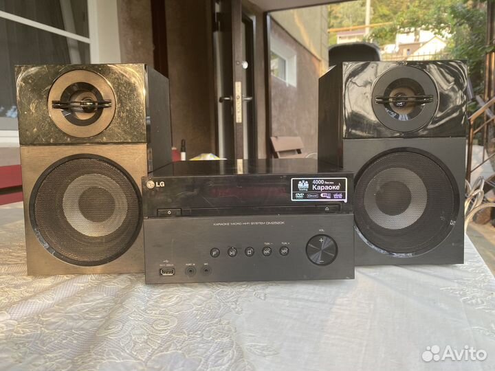 Домашняя микросистема DVD c караоке LG DM2520K