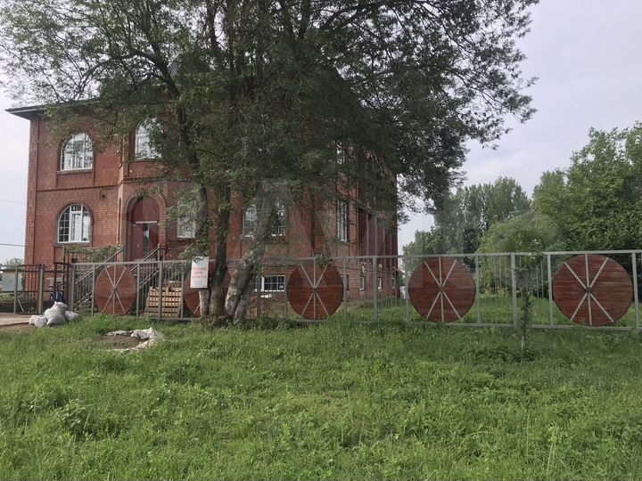 Дом 800 м² на участке 20 сот.