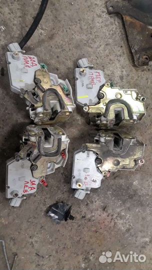 Замок двери Nissan primera p11