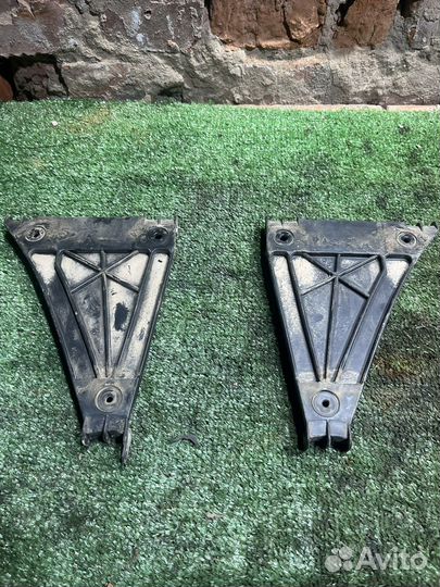 Крепление боковые бампера Audi A4B5