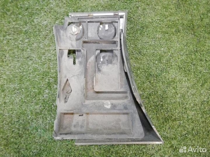 Накладка/расширитель крыла/арки передний правый Vo