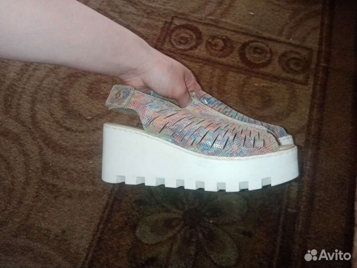 Босоножки женские