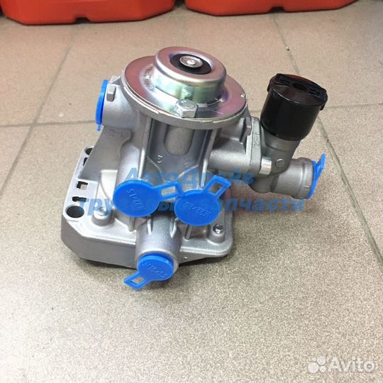 Кран тормозной полуприцепа