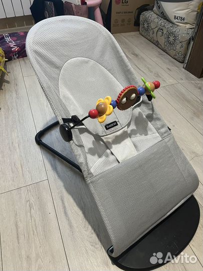 Шезлонг babybjorn оригинал с игрушкой