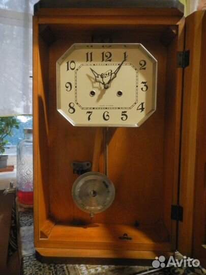 Часы с маятником