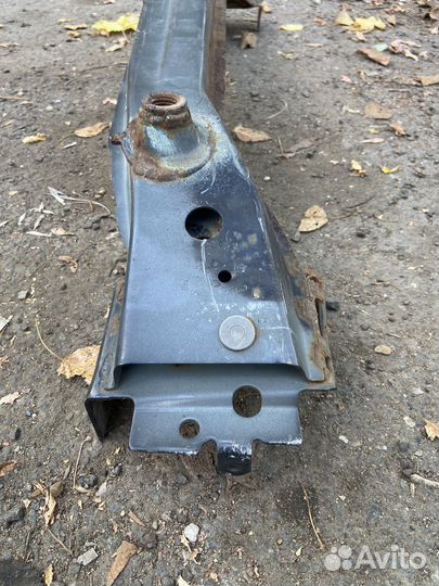 Усилитель переднего бампера Mazda cx 7