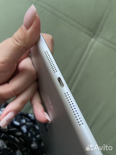 Планшет Apple iPad mini 64Gb MD533RS/A,белый