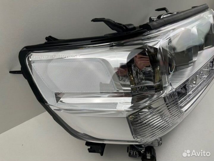 Фара правая Toyota Land Cruiser 200 2015-2021
