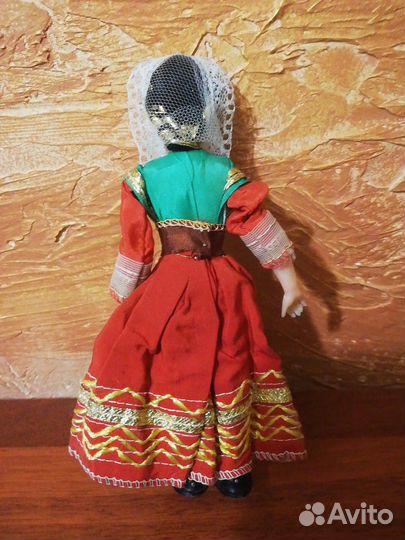 Кукла СССР в национальном костюме паричковая