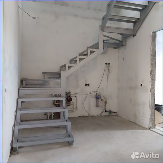 Обшивка лестницы деревом