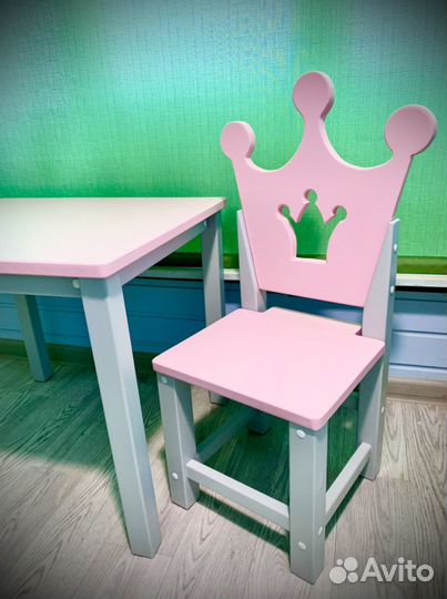 Детский стол и стул с короной