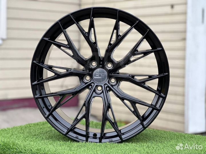 Диски литые 305 Forged Gloss Black R20 5x112