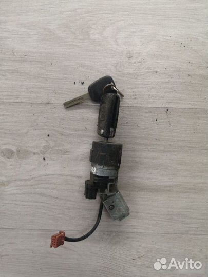 Замок зажигания Peugeot 408