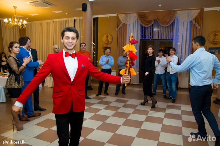 Ведущий на праздник