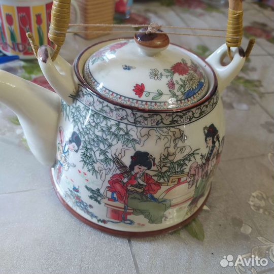 Фарфоровый чайник