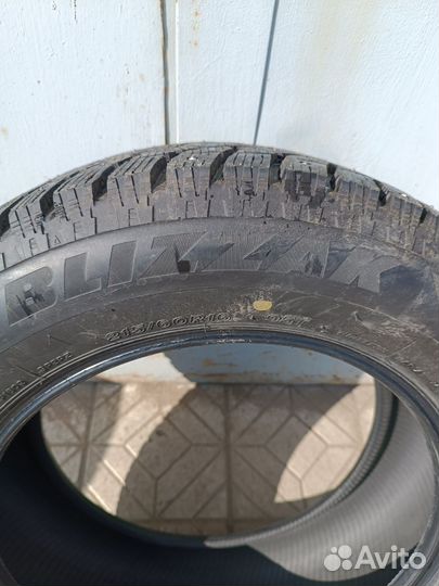 Bridgestone Blizzak Spike-02 215/60 R16