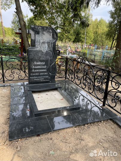 Изготовление и установка памятников в Москве и мо