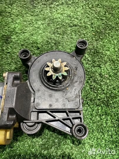 Мотор стеклоподъемника передний правый