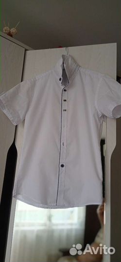 Рубашка белая, с коротким рукавом