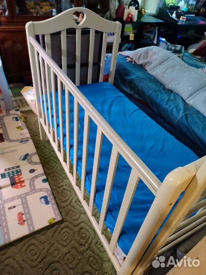 Детская кроватка с маятником + матрас