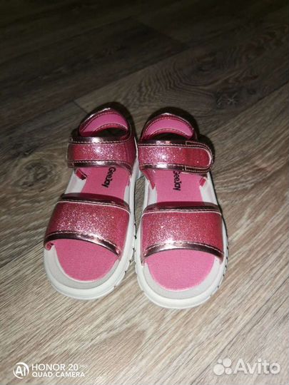 Босоножки для девочки 26 размер новые