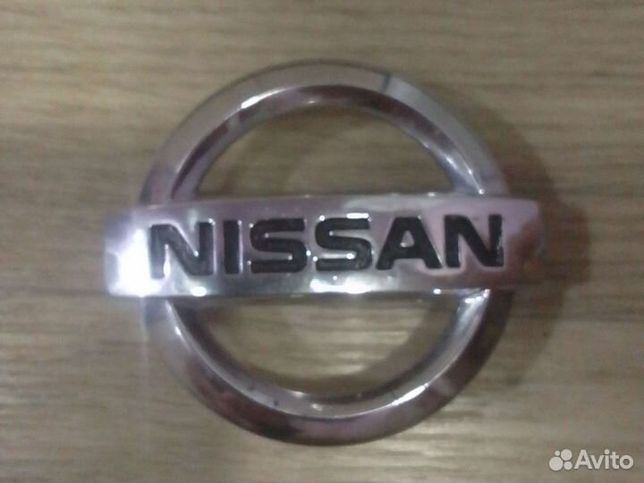 Эмблема Nissan primera