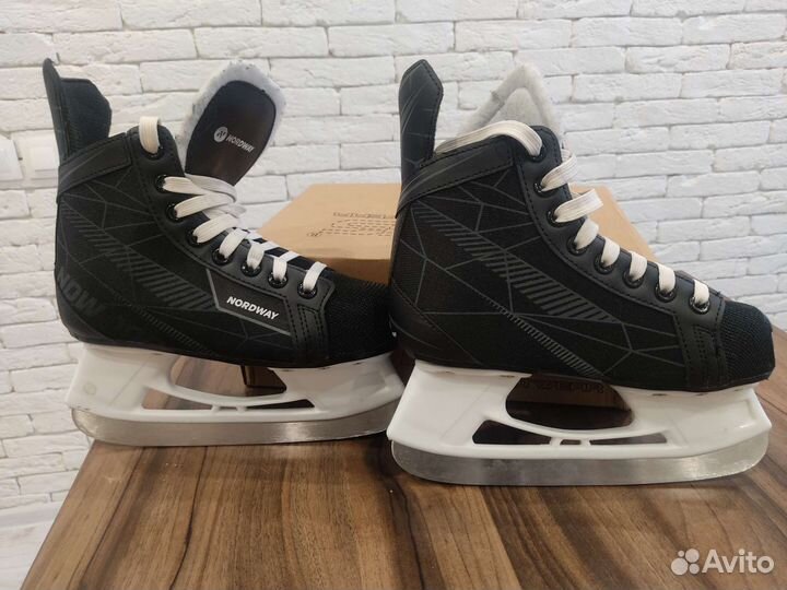 Коньки хоккейные