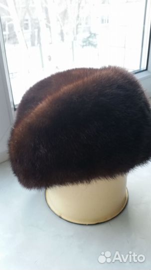 Шапки женские (норка, чернобурая лиса, каракуль)