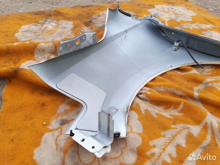 Крыло правое ниссан тиида