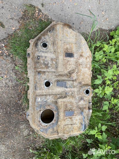 Бензобак lancer9 2007г