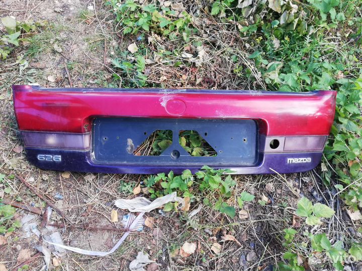 Накладка крышки багажника Мазда 626 GE