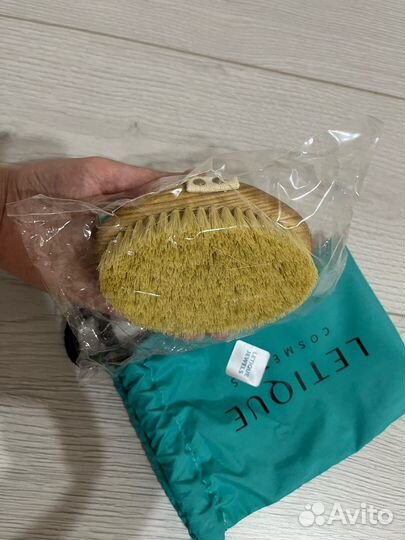 Щетка для сухого массажа от letique новая
