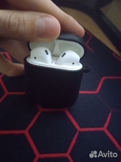 Беспроводные наушники с чехлом