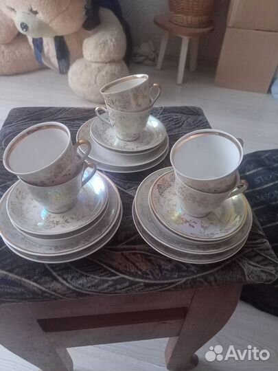 Кофейные чашки с блюдцами