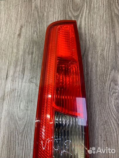 Фонарь задний левый Ford Fiesta хетчбэк 3-Х дв