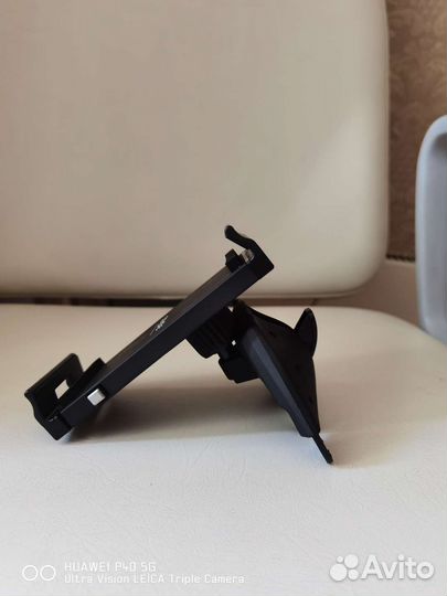 Держатель для планшета в авто