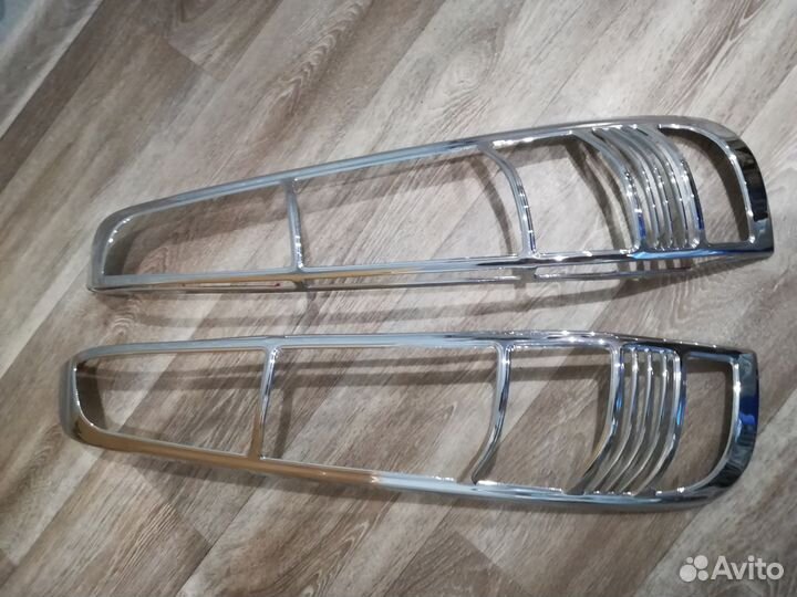 Хромированные накладки на стопсигналы x-trail 2003