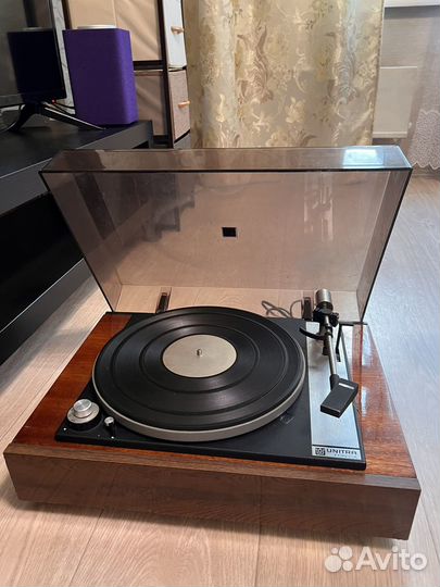 Виниловый проигрыватель