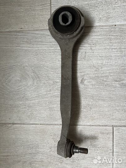 Передний правый рычаг подвески W204